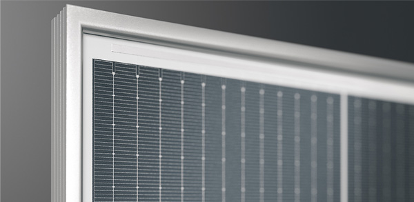 Distributore Pallet Moduli Fotovoltaici Axitec Axibiperfect 600 W